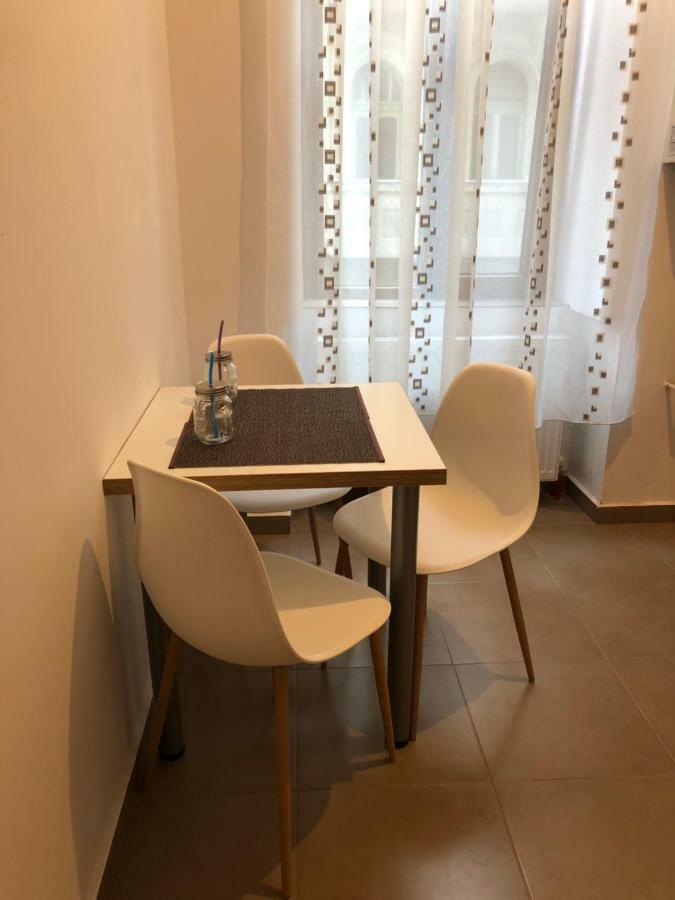 Poppys Apartment Арад Екстериор снимка