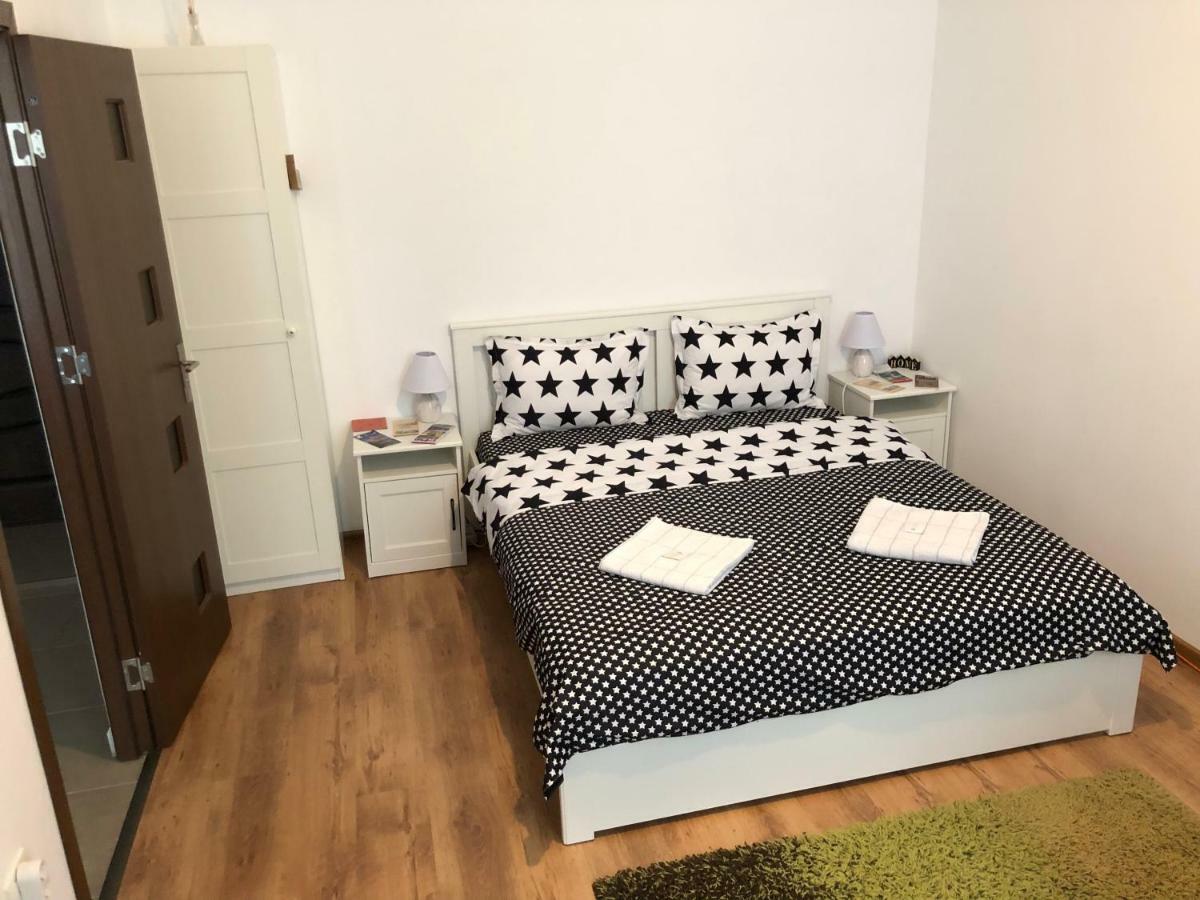 Poppys Apartment Арад Екстериор снимка
